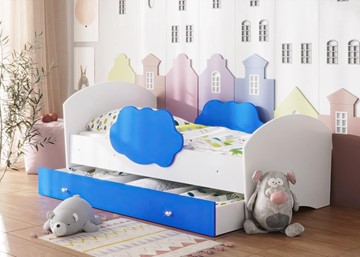 Детская кровать Тучка с ящиком, корпус Белый, фасад Синий в Смоленске